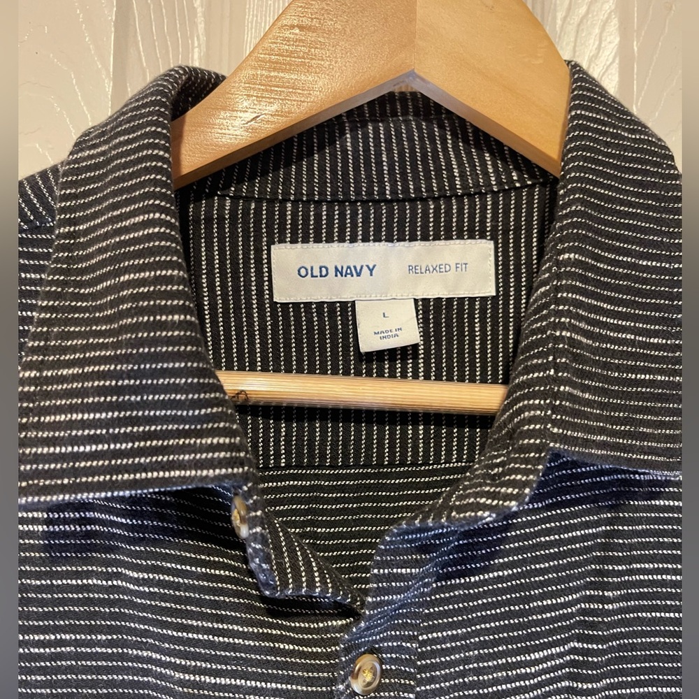 Old Navy Mens Button Down Shirt - Picture 2 of 4